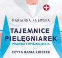 Zdjęcie okładki audiobooka, pt. "Tajemnice pielęgniarek" - kobieca postać ubrana w fartuch pielęgniarki.