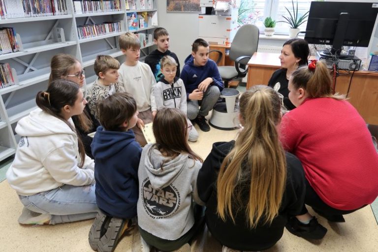 Gra biblioteczna z udziałem uczniów Zespołu Szkolno- Przedszkolnego Nr 4 w Radomiu, PSP Nr 32 i PP Nr 26.