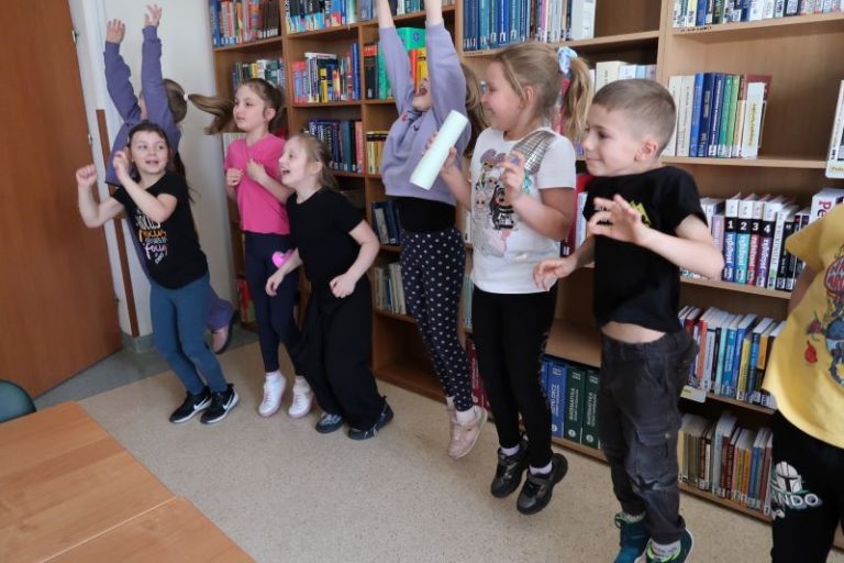 Stowarzyszenie "Nowe Perspektywy" z wizytą w bibliotece